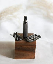 Load image into Gallery viewer, 2C Rockwell Safety Razor
